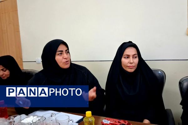 نشست بانوان تأثیرگذار طایفه گرهرگان با محوریت نقش زنان در توسعه اجتماعی و فرهنگی