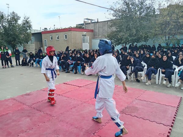 المپیاد‌ ورزشی درون مدرسه ای در دبیرستان فاطمیه