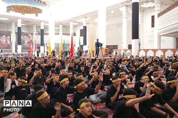 نوجوانان عاشورایی در حرم شاهچراغ(ع) - 2