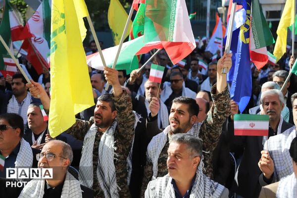 مراسم صبحگاه مشترک بسیج فرهنگیان تهران بزرگ در اداره کل آموزش و پرورش