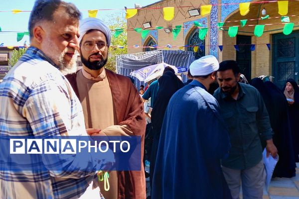 حضور مردم و  فرهنگیان متدین ملارد در صفوف نماز جمعه 