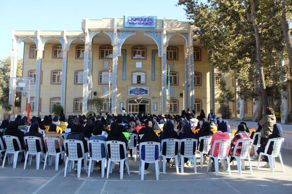 گرامیداشت روز آزمایشگاه در دبیرستان دخترانه شاهد غرویان وکیلی (۲۲)