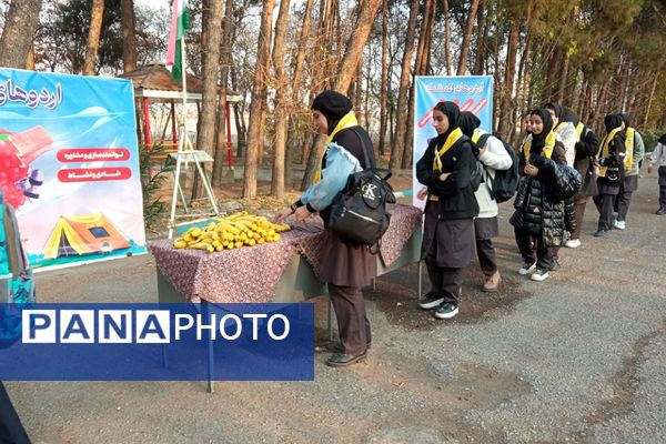 برگزاری اردو تمشک با حضور دانش‌آموزان منطقه کهریزک 