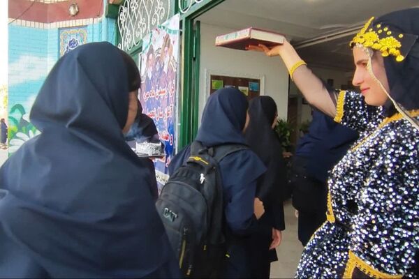 جشن بازگشایی مدارس در دبیرستان الزهرا(س) ناحیه چهار شیراز