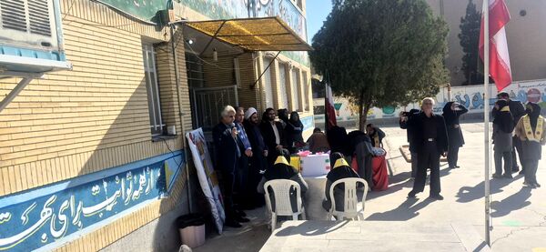 انتخابات شورای دانش آموزی در دبیرستان دخترانه امید 