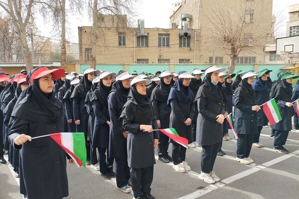 جشن نیمه شعبان در دبیرستان دخترانه صدیقه طاهره ناحیه یک شهرری 