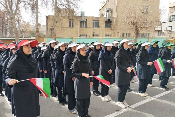 جشن نیمه شعبان در دبیرستان دخترانه صدیقه طاهره ناحیه یک شهرری 