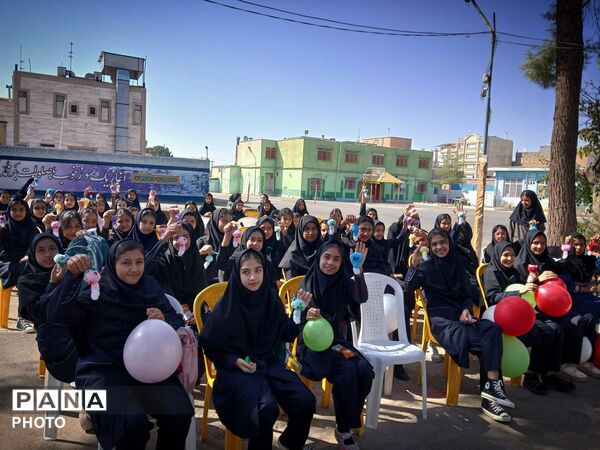 جشن جوانه ها در دبیرستان نمونه اندیشه 