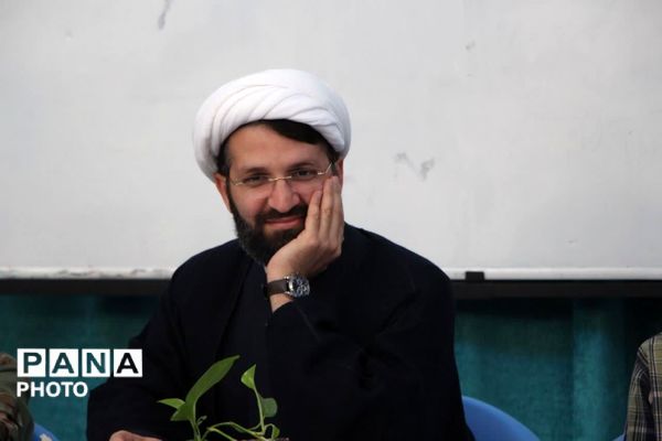 برگزاری جلسه سفیران کتاب یزد با نویسنده کتاب «فرمانده سری»