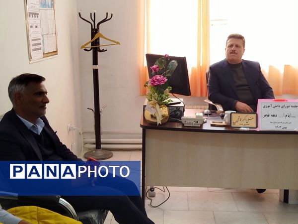 جلسه شورای دانش‌آموزی دبیرستان پسرانه متوسطه اول سما شهرستان کاشمر به مناسبت ایام دهه فجر 