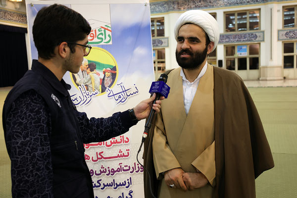 دیدار معاون پرورشی و فرهنگی با دانش‌آموزان رای اولی