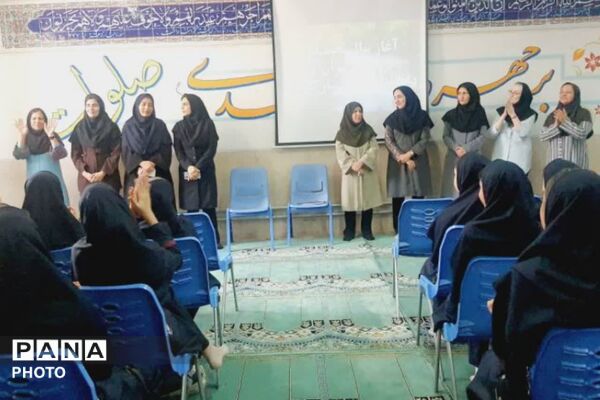 جشن جوانه‌ها در دبیرستان هیئت‌امنایی فرشتگان شیراز