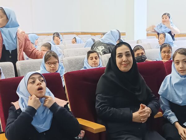 برگزاری جشن ولادت فاطمه زهرا(س)و گرامیداشت روز ماد در مدرسه مصلی‌نژاد
