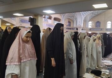 تجلیل از دانش‌آموزان فعال بسیجی محلاتی در نماز جمعه