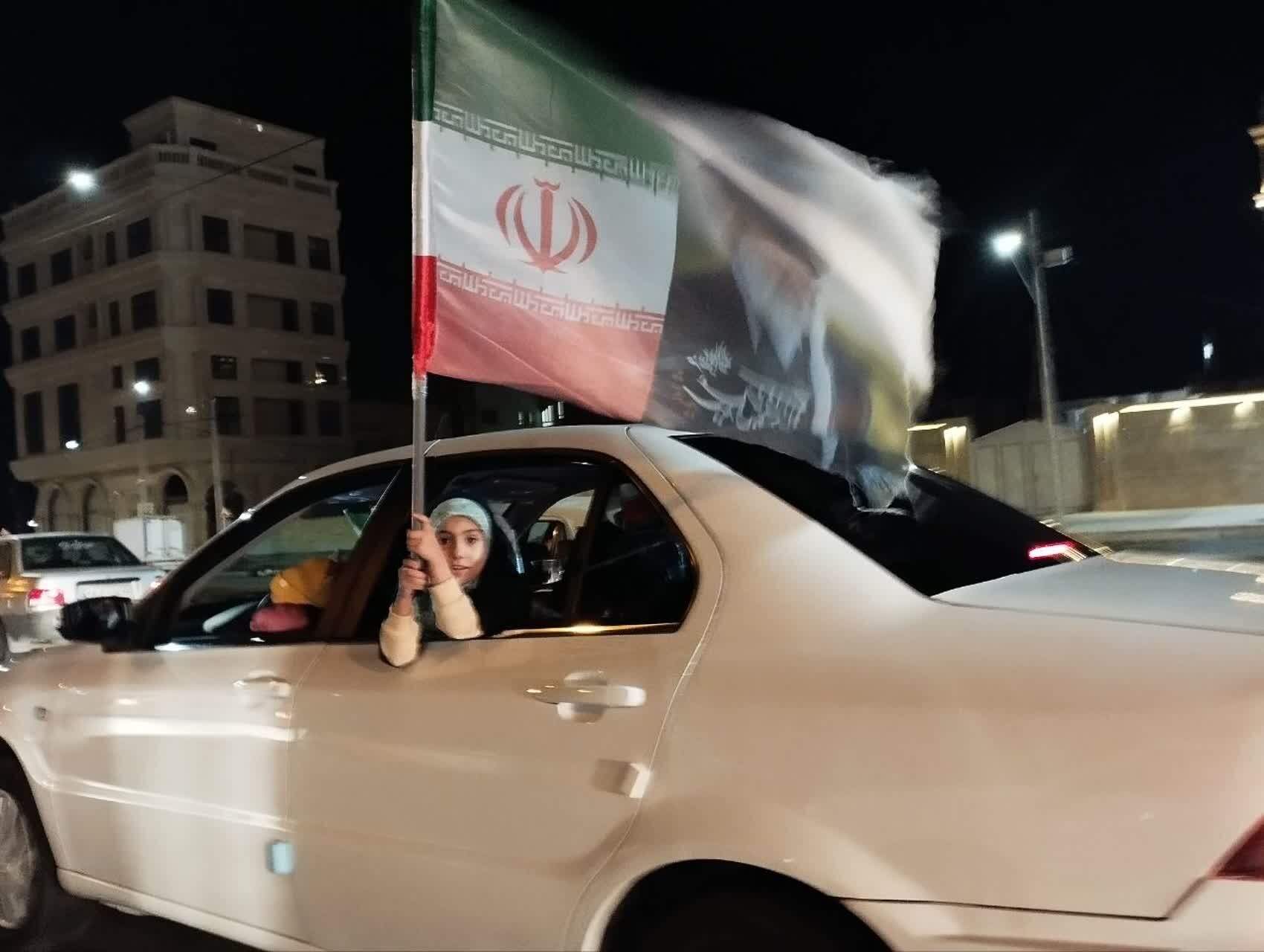 رژه ماشینی مردم کاشمر برای دفاع از میهن و بیعت با رهبر انقلاب