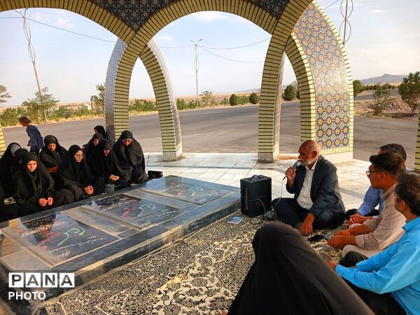 قرائت زیارت آل یاسین در جوار مزار شهدای گمنام