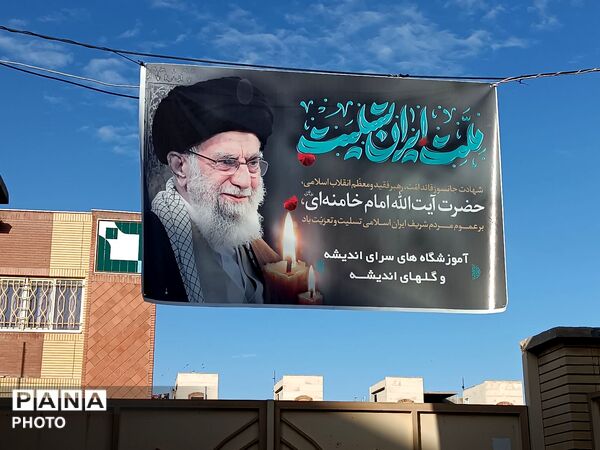 حضور پررنگ و حماسی فرهنگیان و دانش آموزان در عزای رهبر شهید