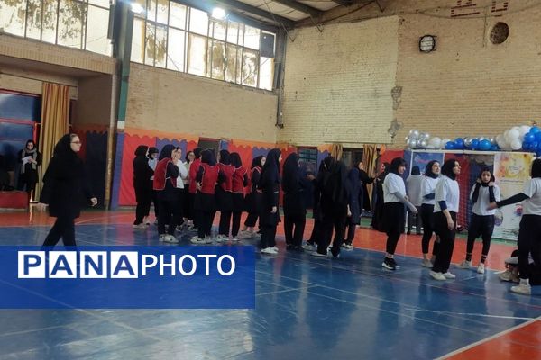 مسابقات ورزشی بین مدرسه‌ای در رباط‌کریم