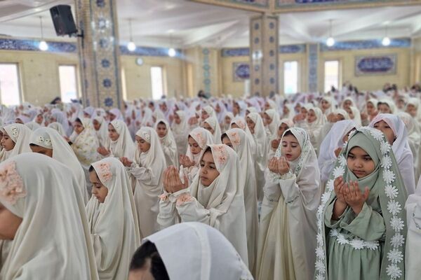 آغاز فصل بندگی دانش‌آموزان قرچک در جشن تکلیف