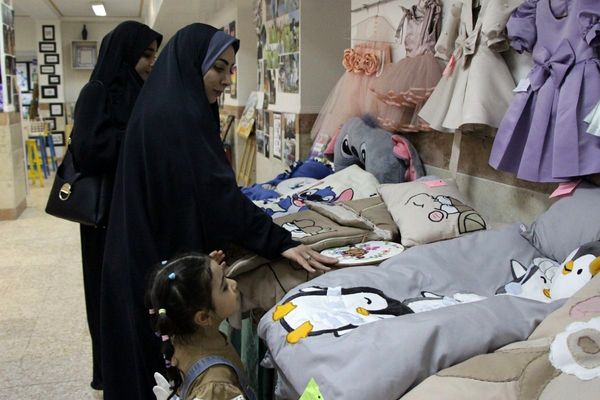 جشنواره هفته مشاغل در هنرستان فرزانگان بهارستان ۲