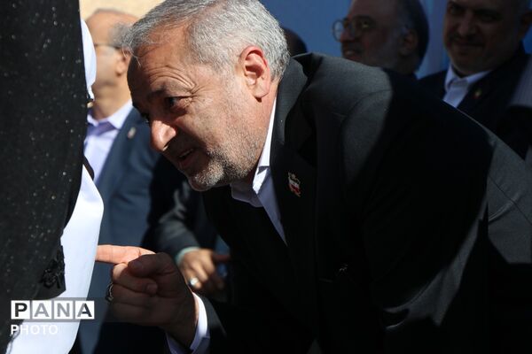 «مهر کریمانه» با حضور وزیر آموزش و پرورش در دبستان پروین اعتصامی بهارستان‌دو