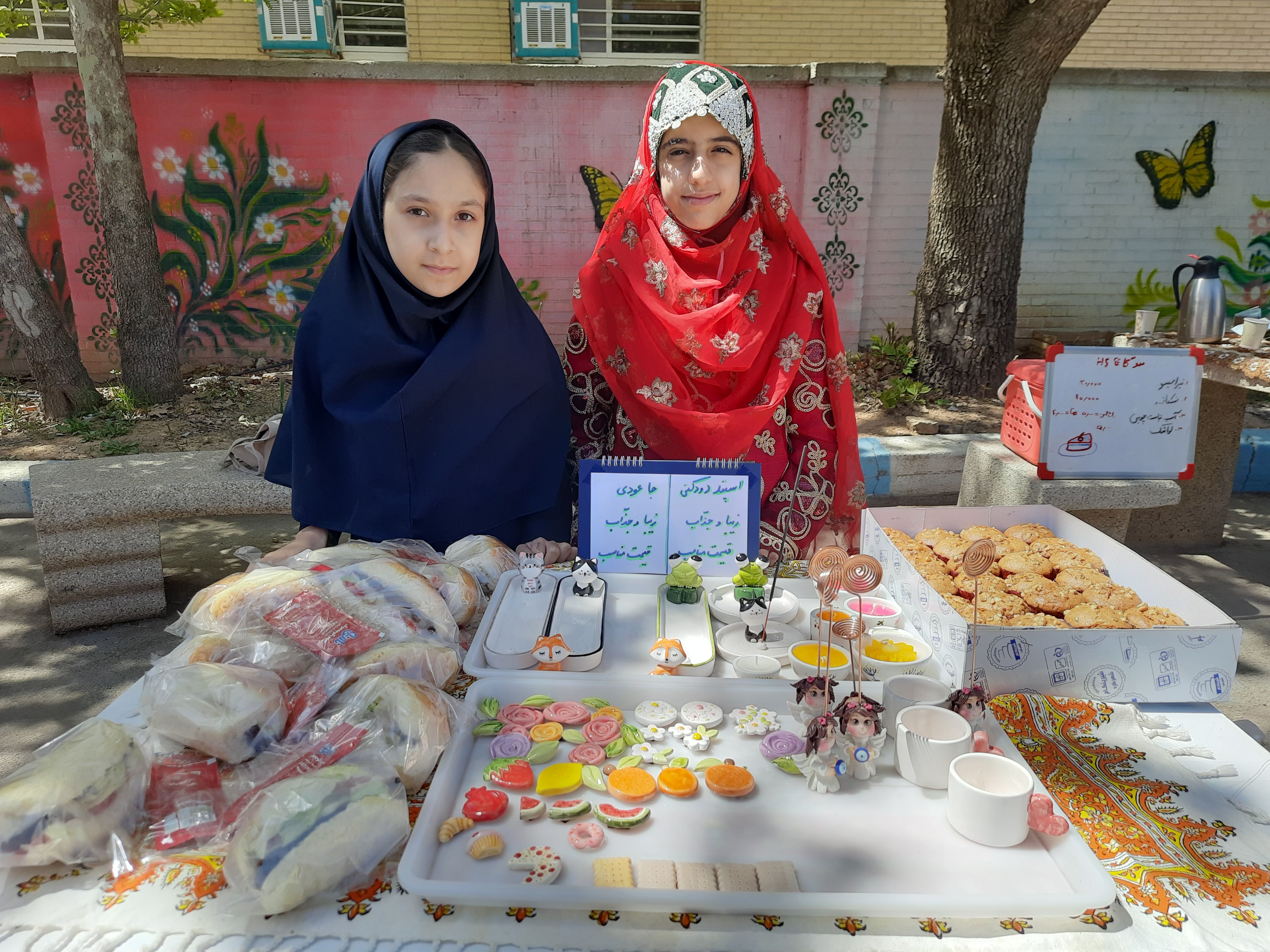 بازارچه کسب‌ و کار با هدف کارآفرینی در آموزشگاه نورایمان