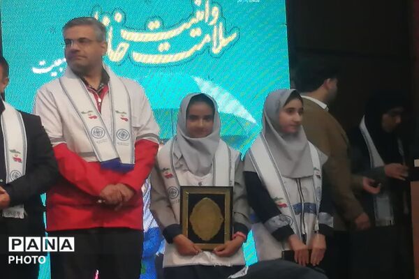 تقدیر از برگزیدگان پویش «سفیران سلامت» در آیینی نمادین با حضور مسئولان وزارتی