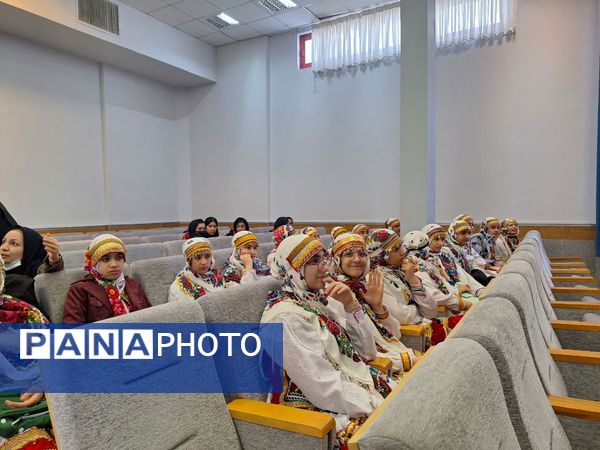چهل و سومین جشنواره فرهنگی هنری فردا در دبستان آرمینه مصلی نژاد ناحیه۶ 