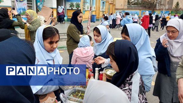 بازارچه کسب و کار دانش‌آموزی در دبستان دخترانه فرهنگیان ۲ 