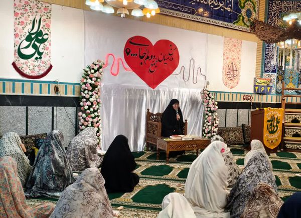 نوجوانان دختر در اعتکاف؛ لحظاتی سرشار از نماز و معنویت