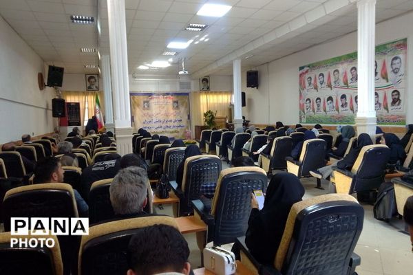 پژوهشگران نوجوان پیشوا روی سکوی افتخار