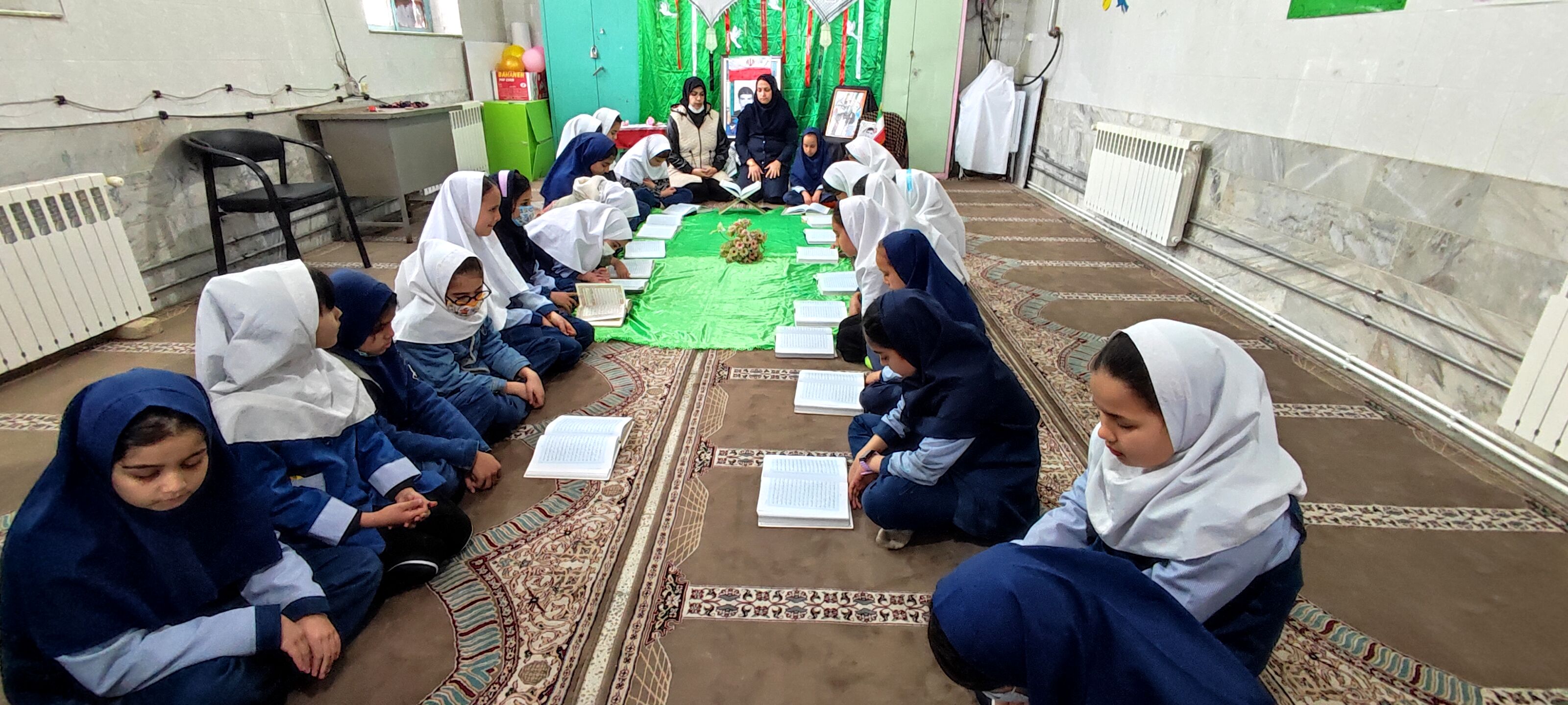محفل انس با قرآن در ماه مبارک رمضان در مدرسه شهید خاقانی شیروان