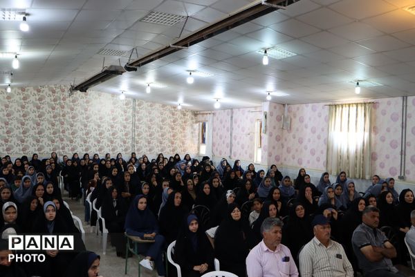 همایش هدایت تحصیلی پایه نهم در شهرستان رشتخوار