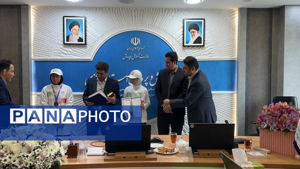 تجلیل سرپرست آموزش و پرورش استان مرکزی از دانش‌آموزان افتخارآفرین در المپیک دانش‌آموزی 