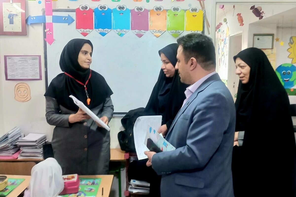 بازدید مدیر اداره تعلیم و تربیت شهرستانهای استان تهران از کودکستان فدک ناحیه دو شهرری 