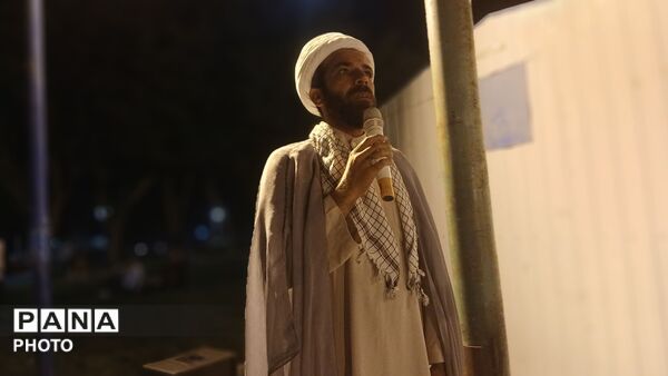 اقامه نماز استغاثه در جوار ارامگاه حیقوق نبی 