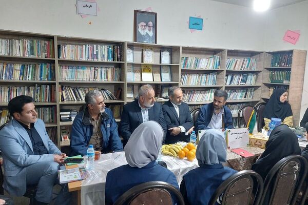 گفت‌وگوی خلاق دردبیرستان فاطمه‌الزهرا؛ نشست مشترک ناشر، معاونین و دانش‌آموزان نویسنده برای رفع چالش‌ها