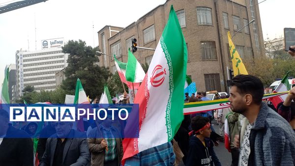 حضور بی‌نظیر دانش‌آموزان پایتخت در یوم الله 13 آبان