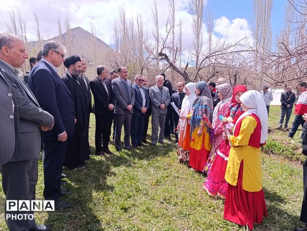 کاشت نهال در اردوگاه دانش آموزی امام خمینی(ره) منطقه ازناو شهرستان خلخال