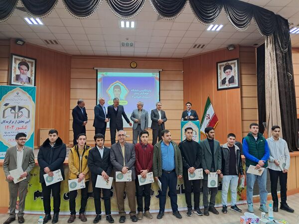 آیین تجلیل از رتبه‌برترهای کنکور ۱۴۰۳ اداره آموزش و پرورش ناحیه یک زنجان