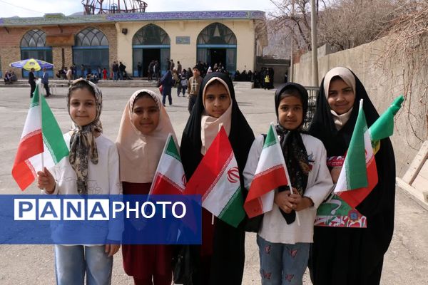 انقلاب را نسل جدید ادامه می دهند