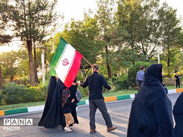 قدم های اربعین، این بار به عشق ایران