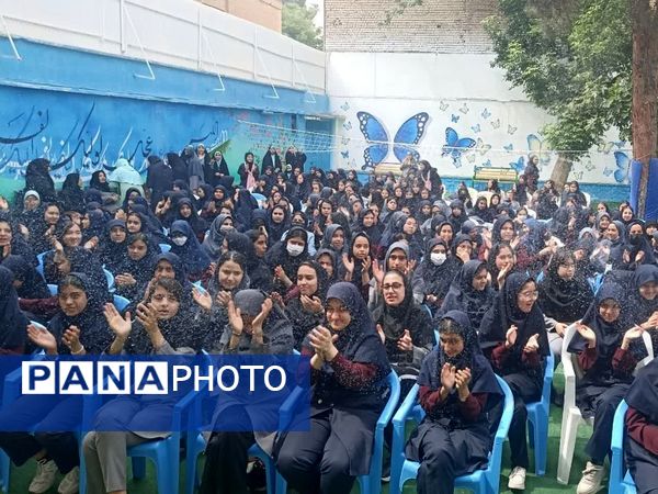 مراسم گرامیداشت مقام معلم دردبیرستان دخترانه امام حسین(ع) مشهد