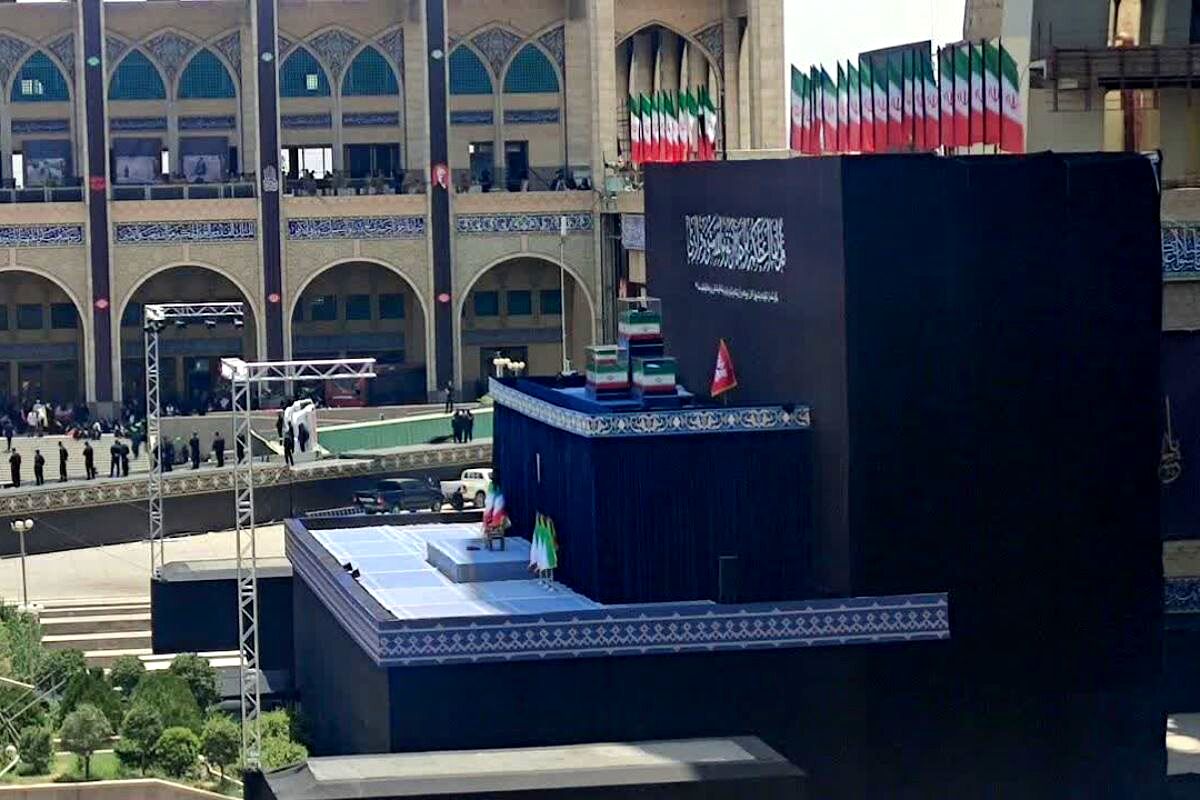 وقتی ایران، آسمان را به آغوش کشید