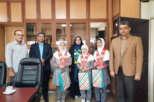 دیدار دانش آموزان پیشتاز پاکدشت با مدیرکل آموزش و پرورش شهرستانهای تهران