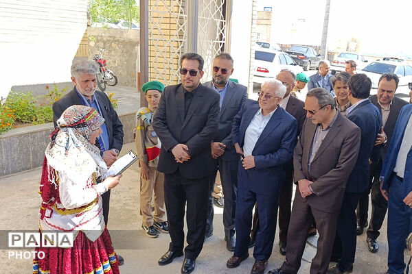 آیین زنگ سپاس معلم در هنرستان نور هل اتی حصار گرمخان