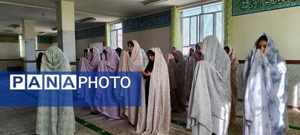 استقبال بی‌نظیر دانش‌آموزان از برگزاری نماز جماعت و زیارت عاشورا در مدرسه قاضی طباطبایی اسلامشهر