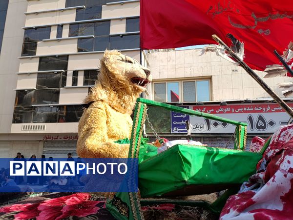 حال و هوای حرم رضوی و خیابان های اطراف آن در عاشورای حسینی