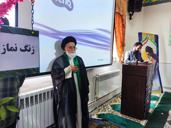 زنگ نماز در دبیرستان شاهد مالک اشتر نیشابور 