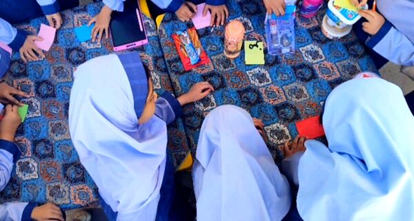 روز جهانی کودک و تخم مرغ در مدرسه شاهد خیر سجادی 